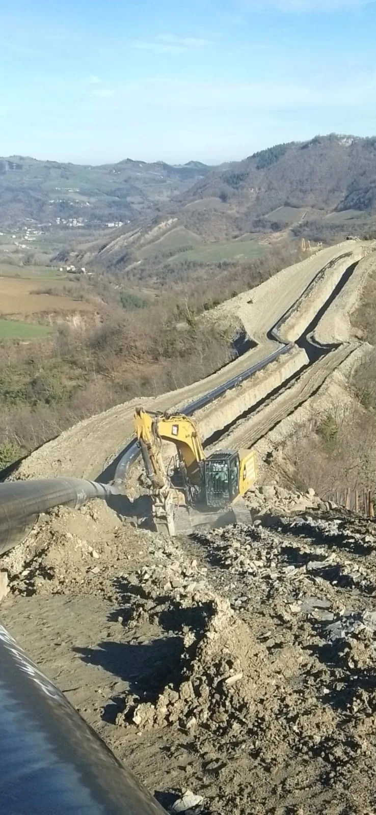 Condotta su un tracciato collinare italiano